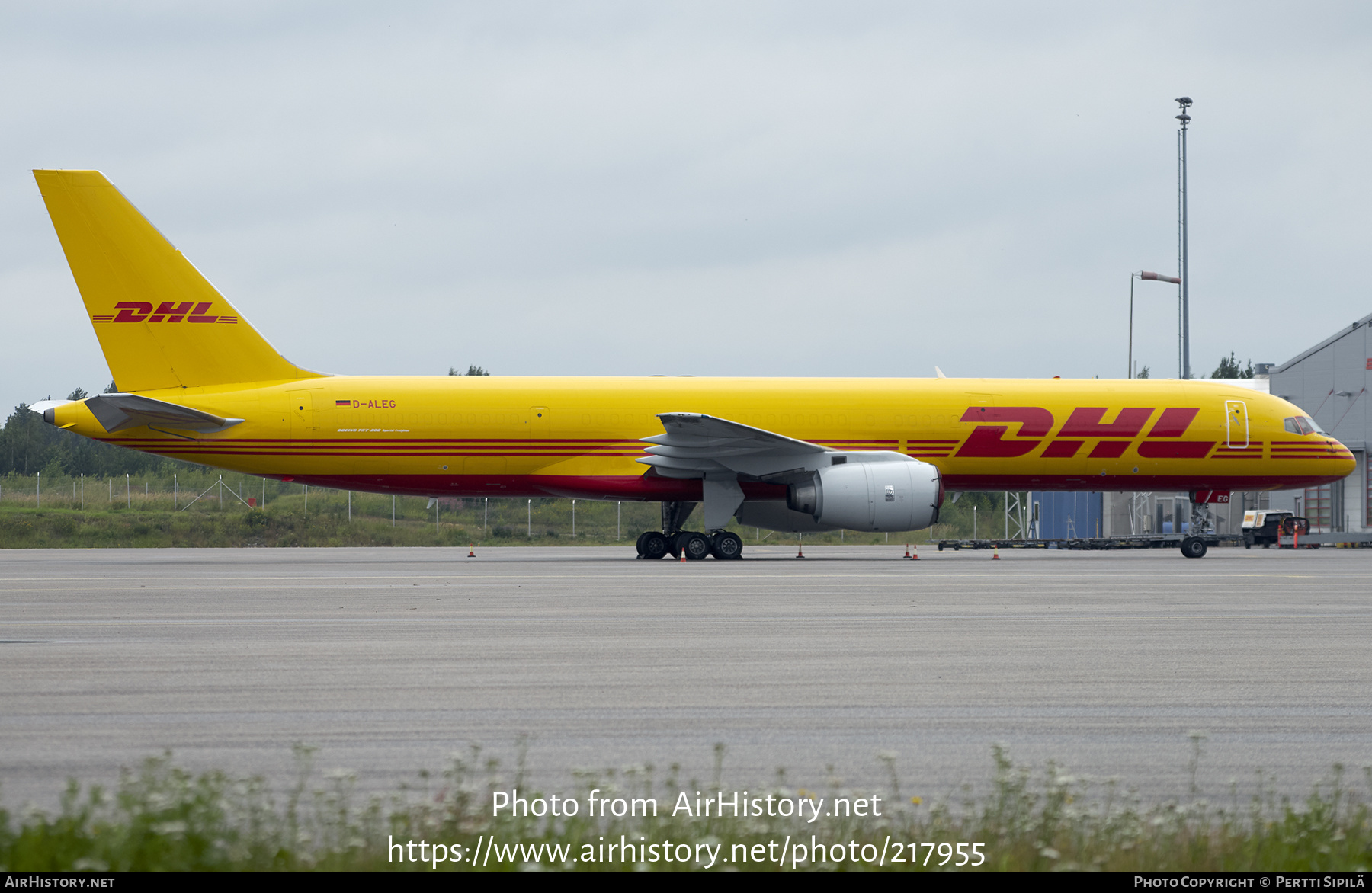 Aircraft Photo of D-ALEG | Boeing 757-236/SF | DHL International | AirHistory.net #217955