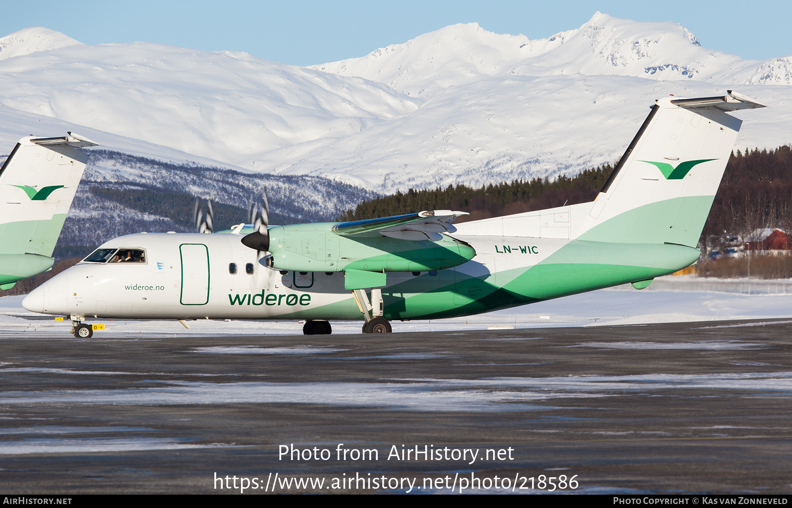 Aircraft Photo of LN-WIC | De Havilland Canada DHC-8-103 Dash 8 | Widerøe | AirHistory.net #218586