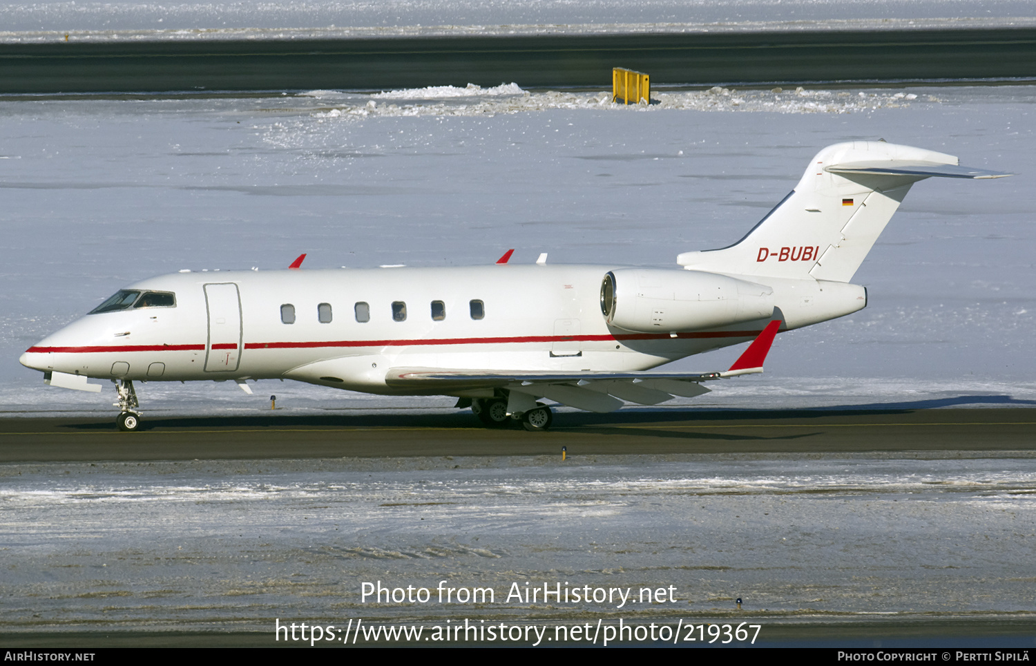 Aircraft Photo of D-BUBI | Bombardier Challenger 300 (BD-100-1A10) | AirHistory.net #219367