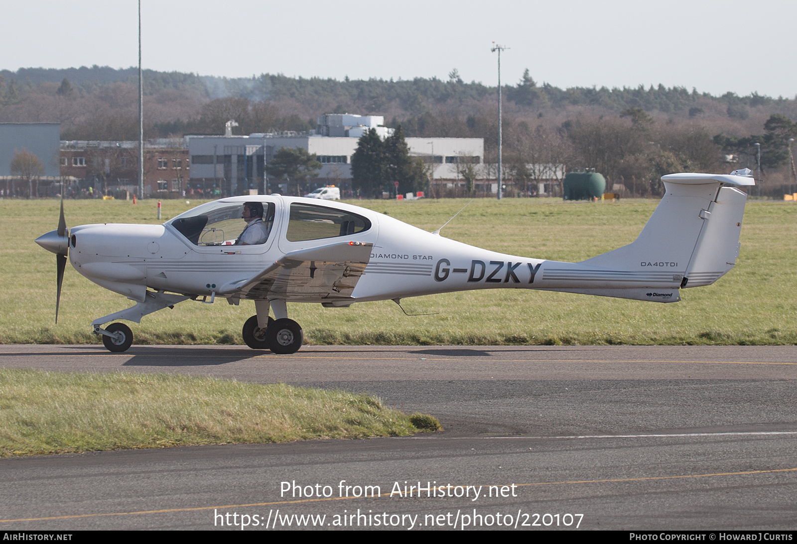 Aircraft Photo of G-DZKY | Diamond DA40D Diamond Star TDI | AirHistory.net #220107