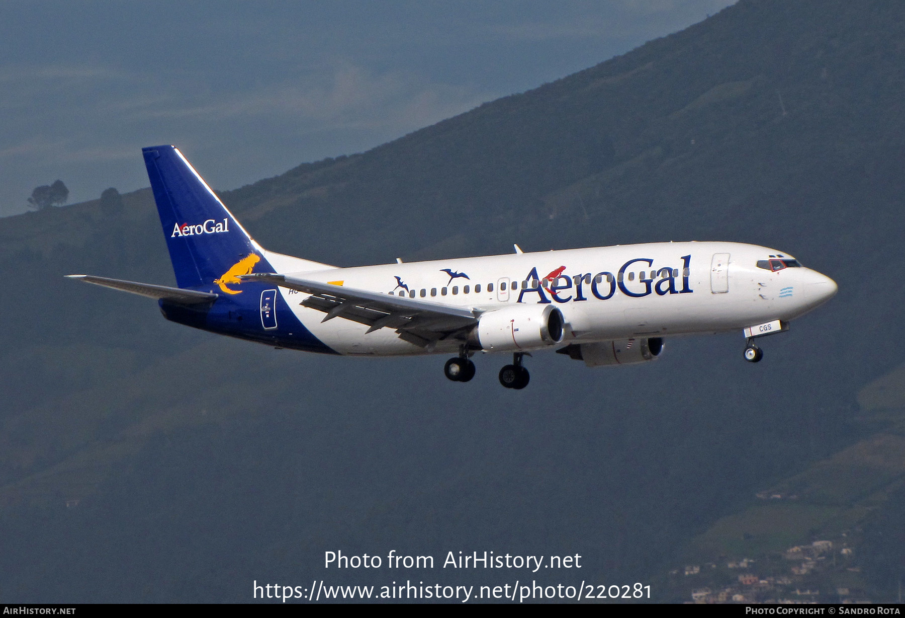 Aircraft Photo of HC-CGS | Boeing 737-3S3 | AeroGal | AirHistory.net #220281