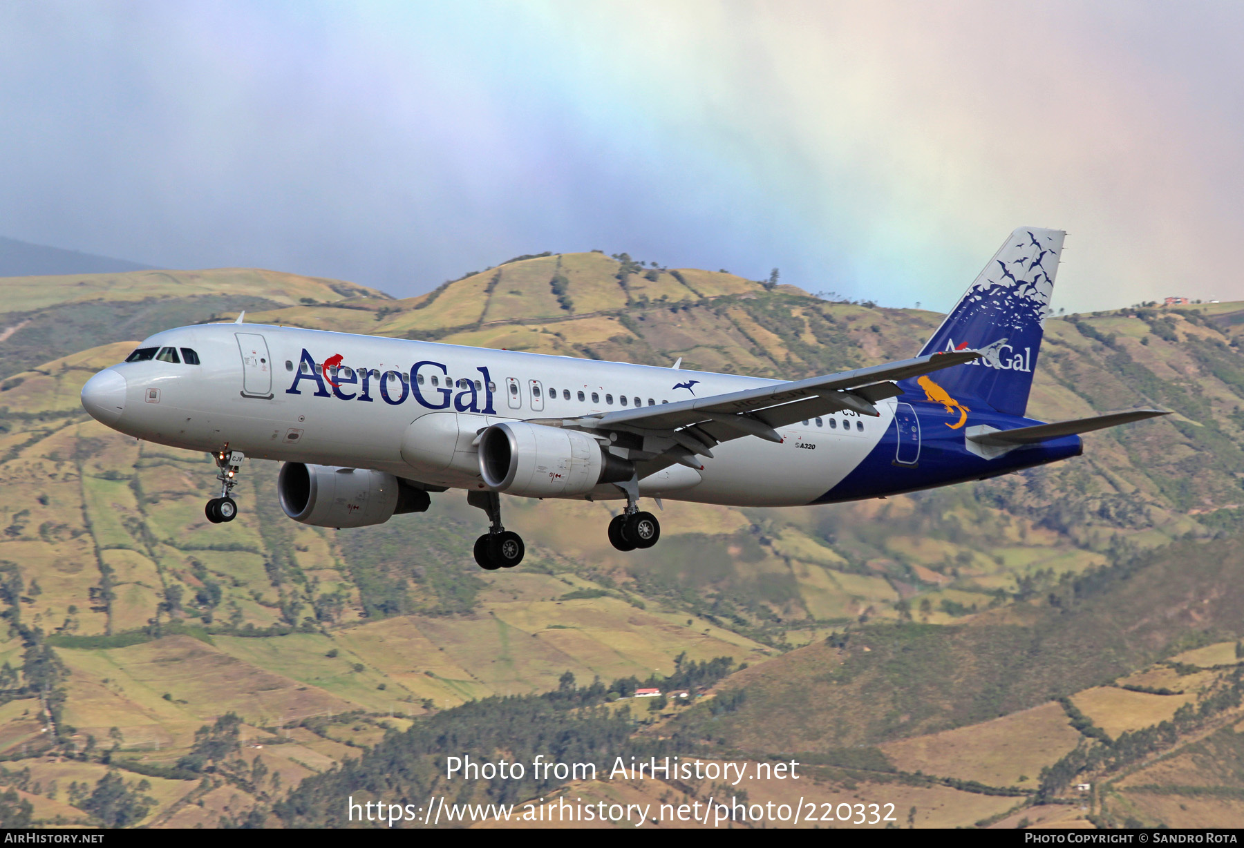 Aircraft Photo of HC-CJV | Airbus A320-214 | AeroGal | AirHistory.net #220332