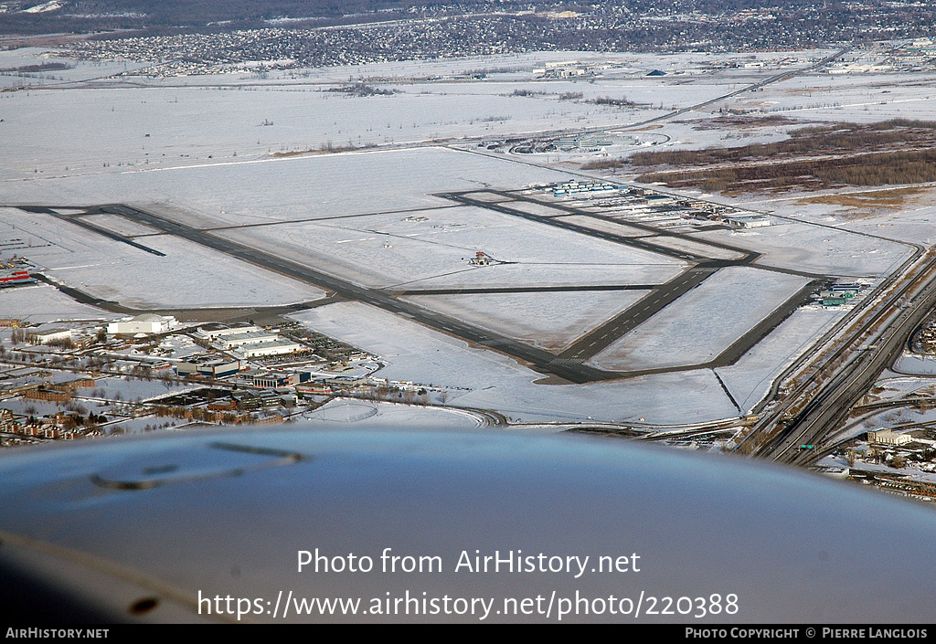 Airport photo of Montréal - Saint-Hubert (CYHU / YHU) in Quebec, Canada ...