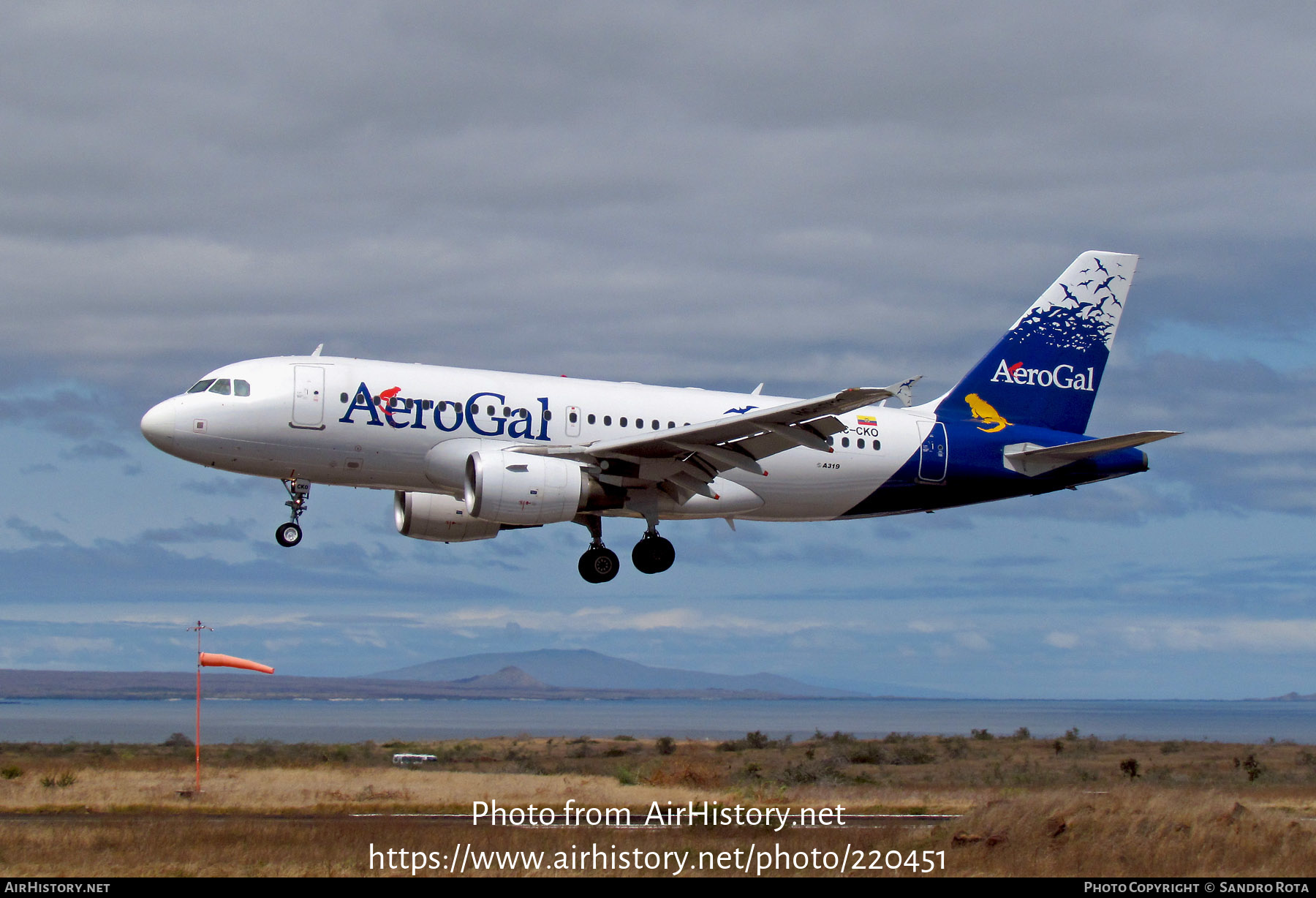 Aircraft Photo of HC-CKO | Airbus A319-112 | AeroGal | AirHistory.net #220451