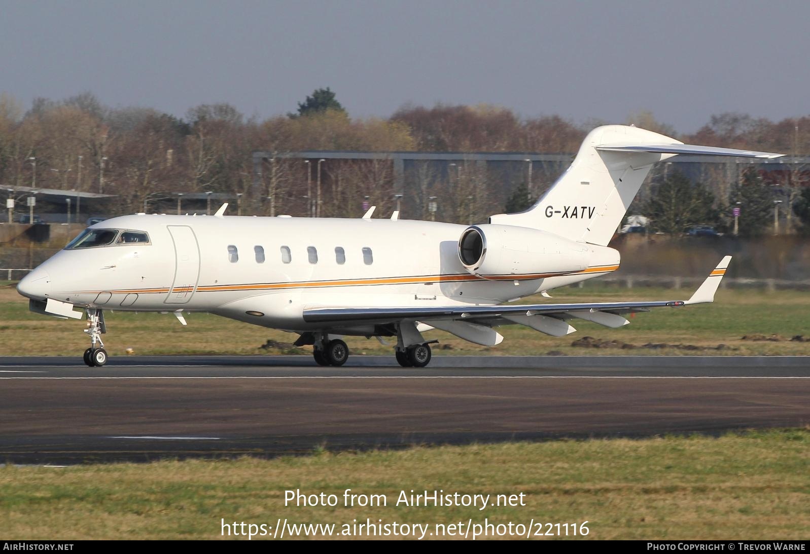 Aircraft Photo of G-XATV | Bombardier Challenger 300 (BD-100-1A10) | AirHistory.net #221116