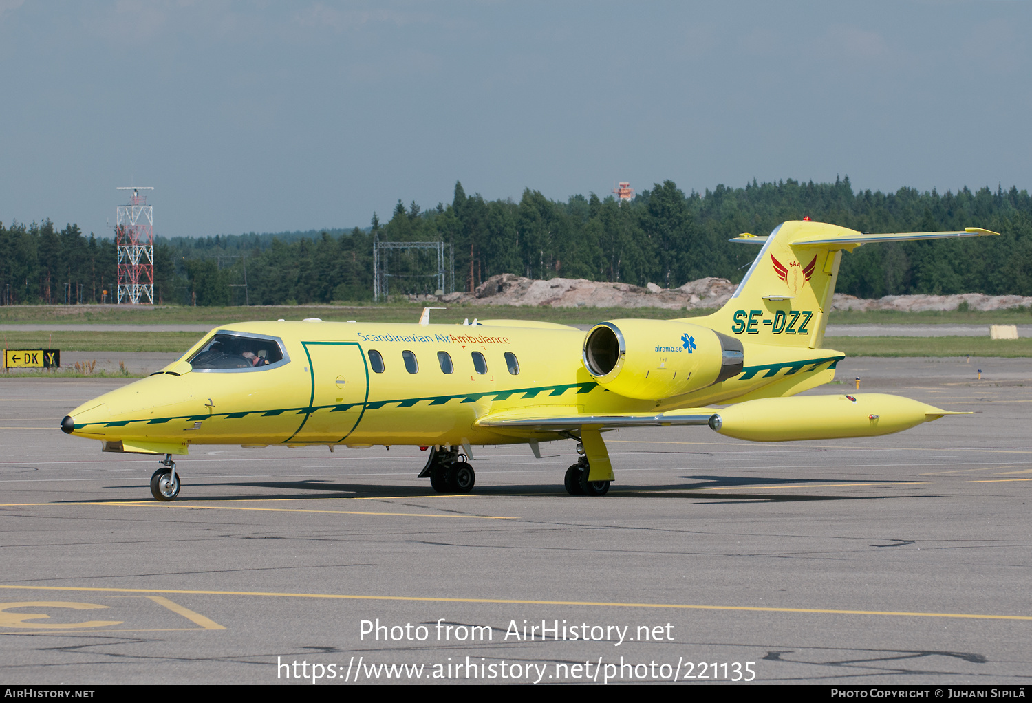 Aircraft Photo of SE-DZZ | Gates Learjet 35A | Scandinavian Air Ambulance - SAA | AirHistory.net #221135