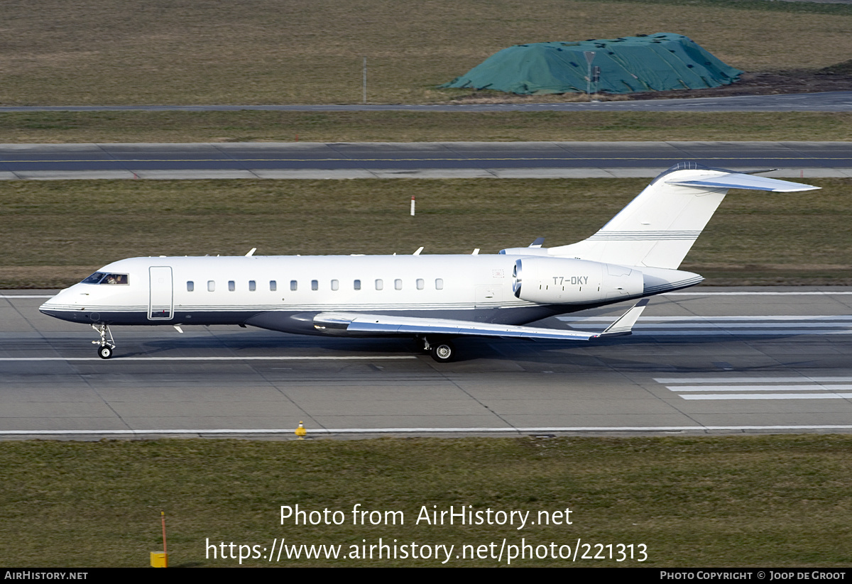 Aircraft Photo of T7-OKY | Bombardier Global 6000 (BD-700-1A10) | AirHistory.net #221313