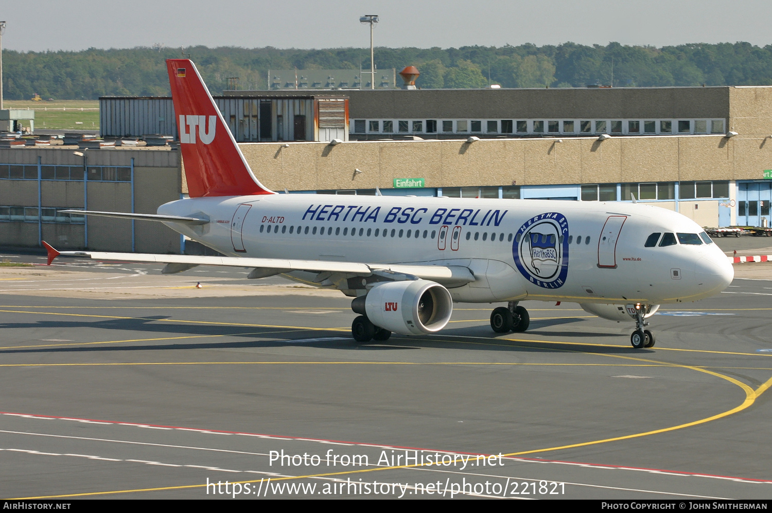 Aircraft Photo of D-ALTD | Airbus A320-214 | LTU - Lufttransport-Unternehmen | AirHistory.net #221821