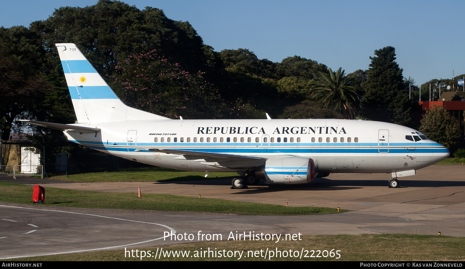 Aircraft Photo of T-04 | Boeing 737-5H6 | Argentina - Air Force | AirHistory.net #222065