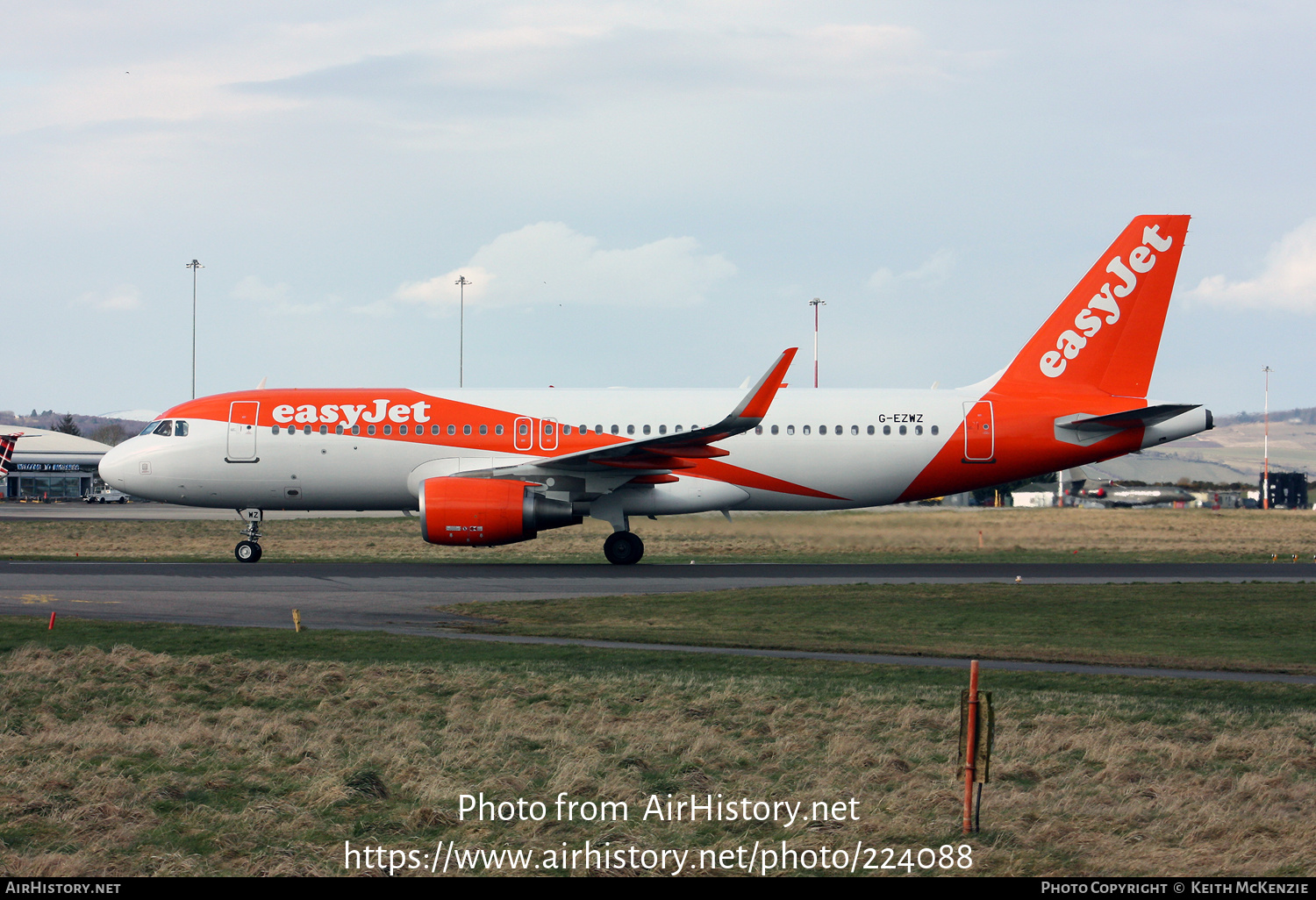 Aircraft Photo of G-EZWZ | Airbus A320-214 | EasyJet | AirHistory.net #224088