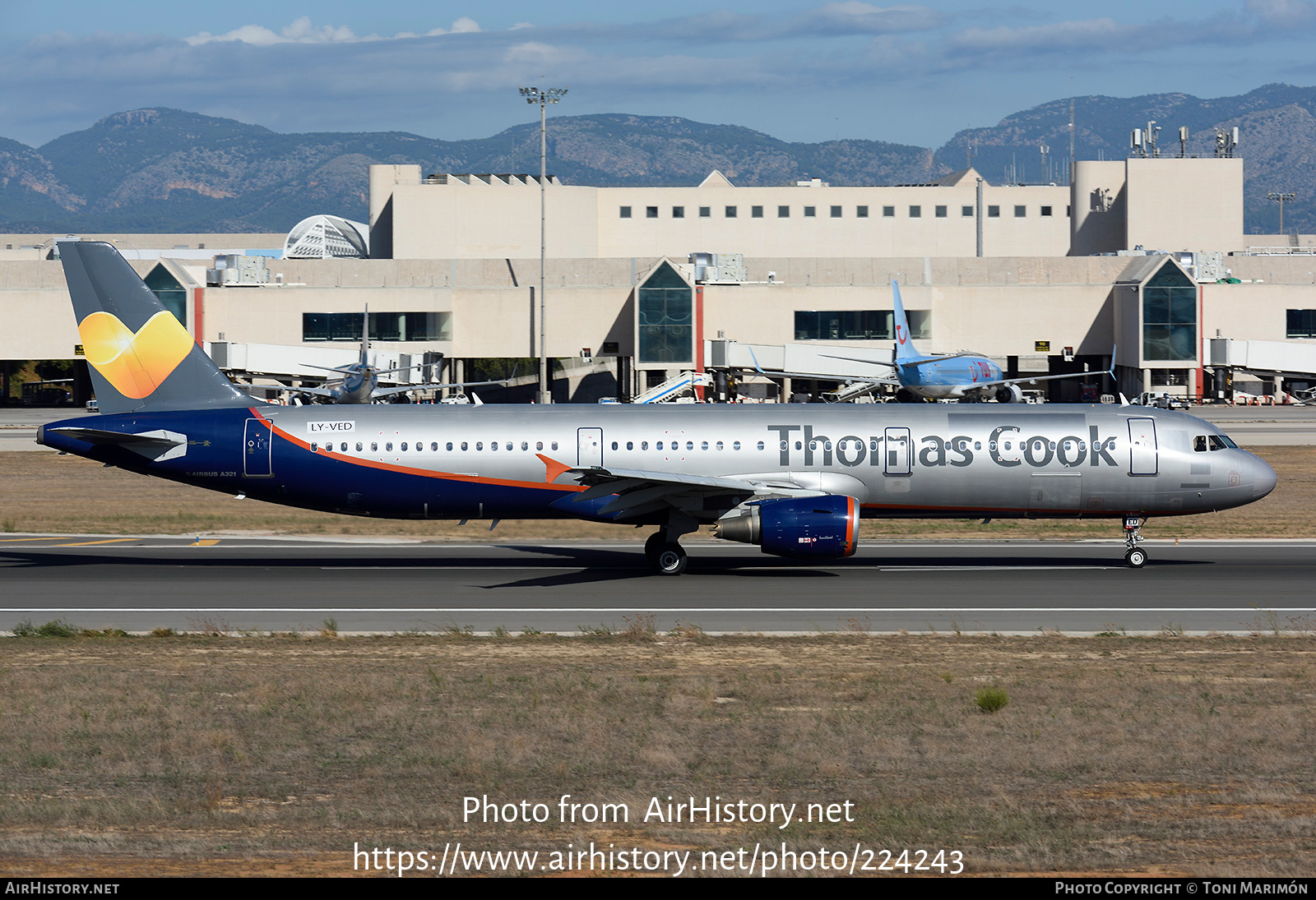 Aircraft Photo of LY-VED | Airbus A321-211 | Thomas Cook Airlines | AirHistory.net #224243