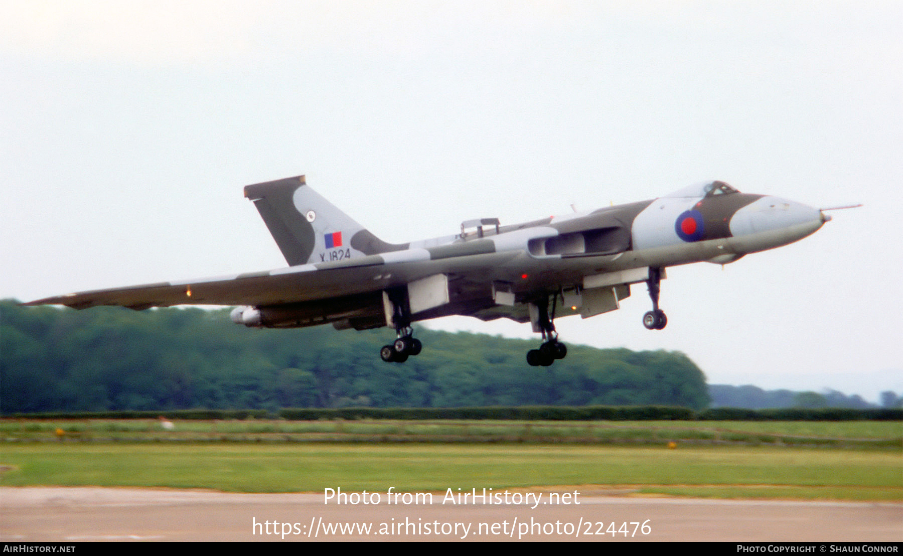 Aircraft Photo of XJ824 | Avro 698 Vulcan B.2 | UK - Air Force | AirHistory.net #224476