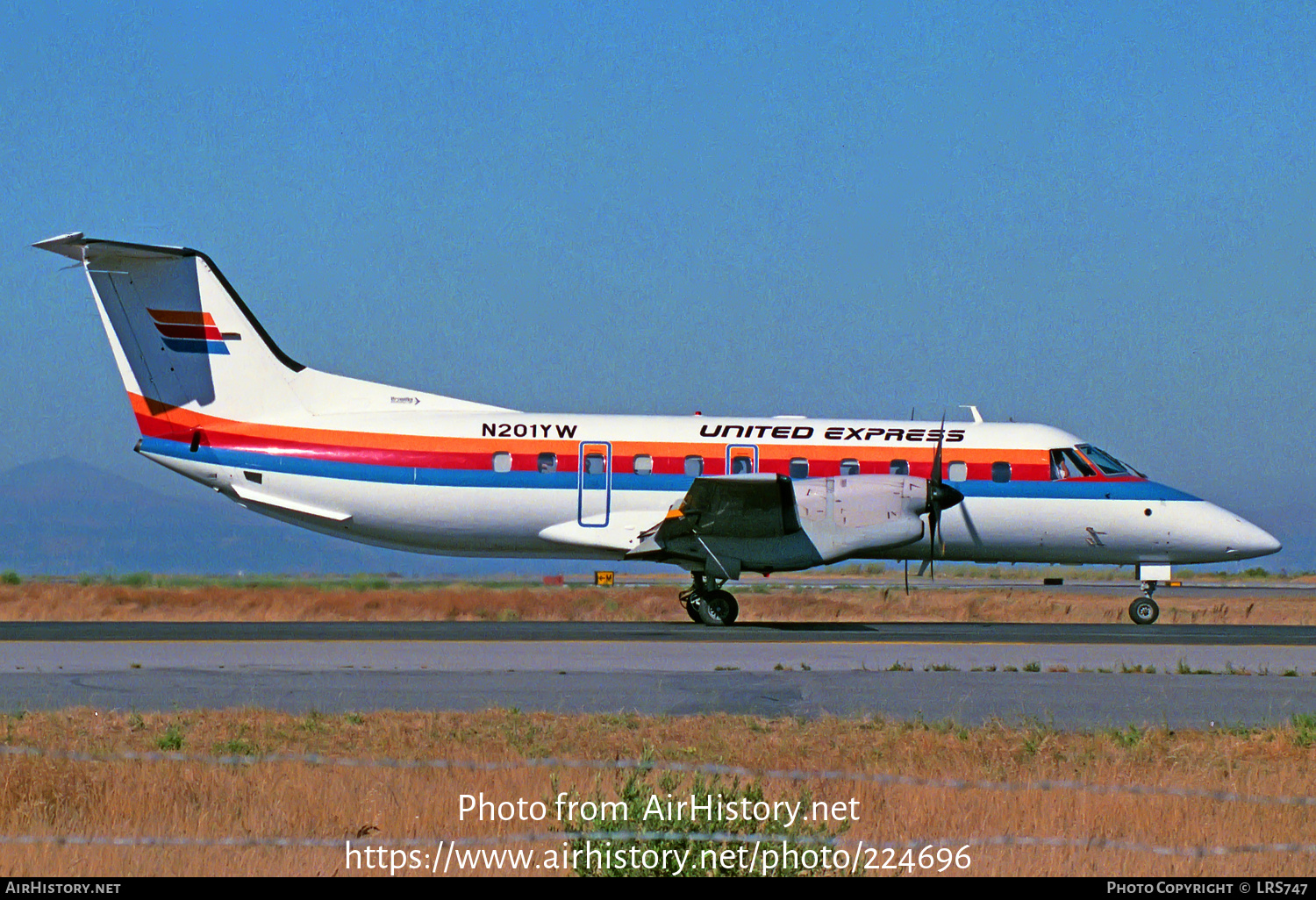 Aircraft Photo of N201YW | Embraer EMB-120RT Brasilia | United Express | AirHistory.net #224696