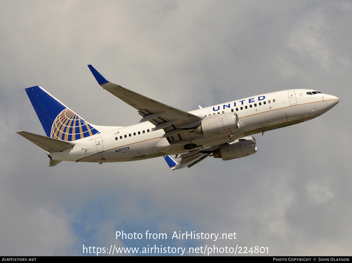 Aircraft Photo of N39728 | Boeing 737-724 | United Airlines | AirHistory.net #224801