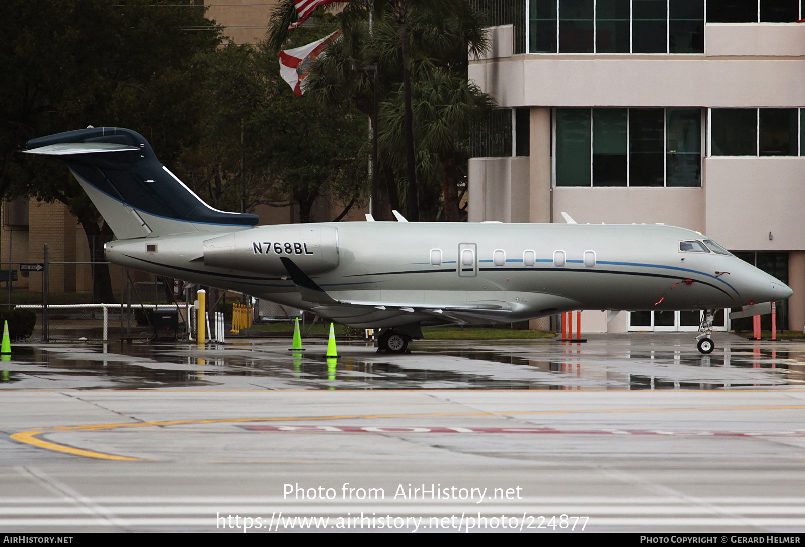 Aircraft Photo of N768BL | Bombardier Challenger 350 (BD-100-1A10) | AirHistory.net #224877