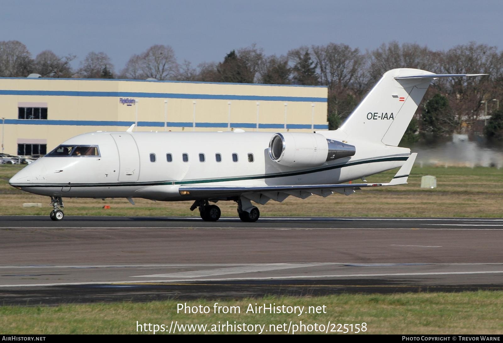 Aircraft Photo of OE-IAA | Bombardier Challenger 604 (CL-600-2B16) | AirHistory.net #225158