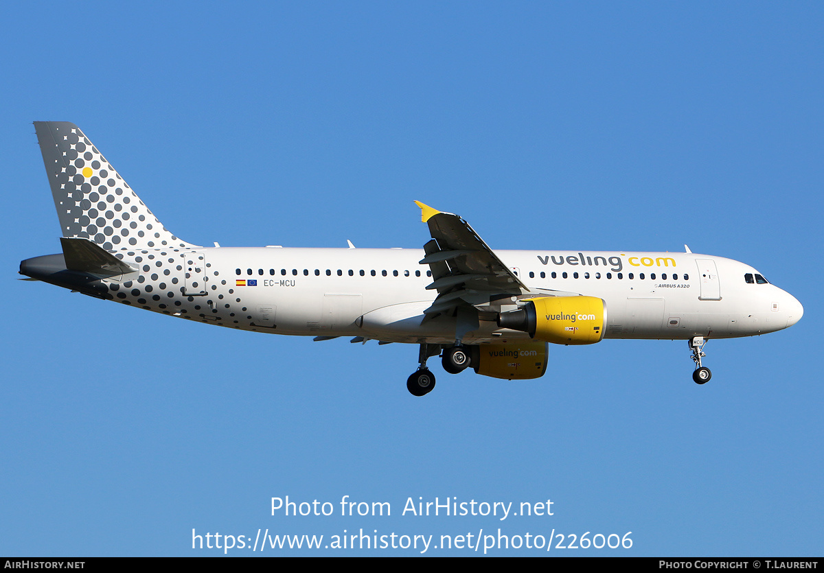 Aircraft Photo of EC-MCU | Airbus A320-214 | Vueling Airlines | AirHistory.net #226006