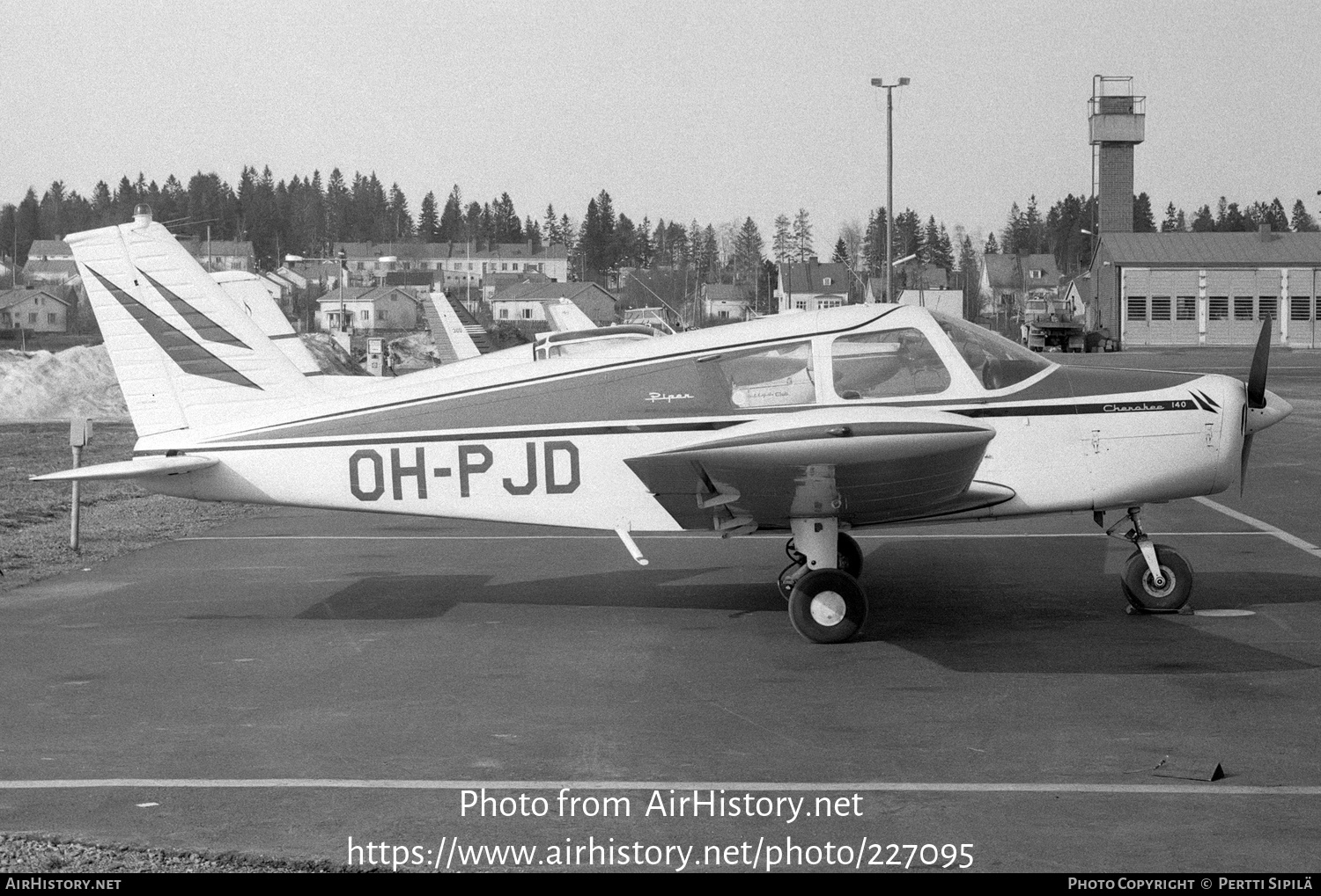 Aircraft Photo of OH-PJD | Piper PA-28-140 Cherokee | AirHistory.net #227095