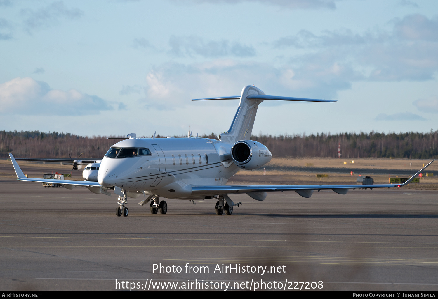 Aircraft Photo of OH-ADM | Bombardier Challenger 350 (BD-100-1A10) | AirHistory.net #227208