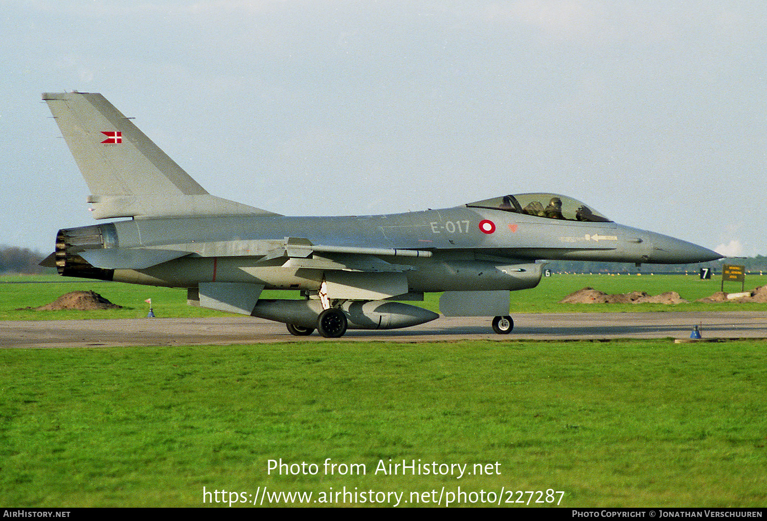 Aircraft Photo of E-017 | General Dynamics F-16A Fighting Falcon | Denmark - Air Force | AirHistory.net #227287