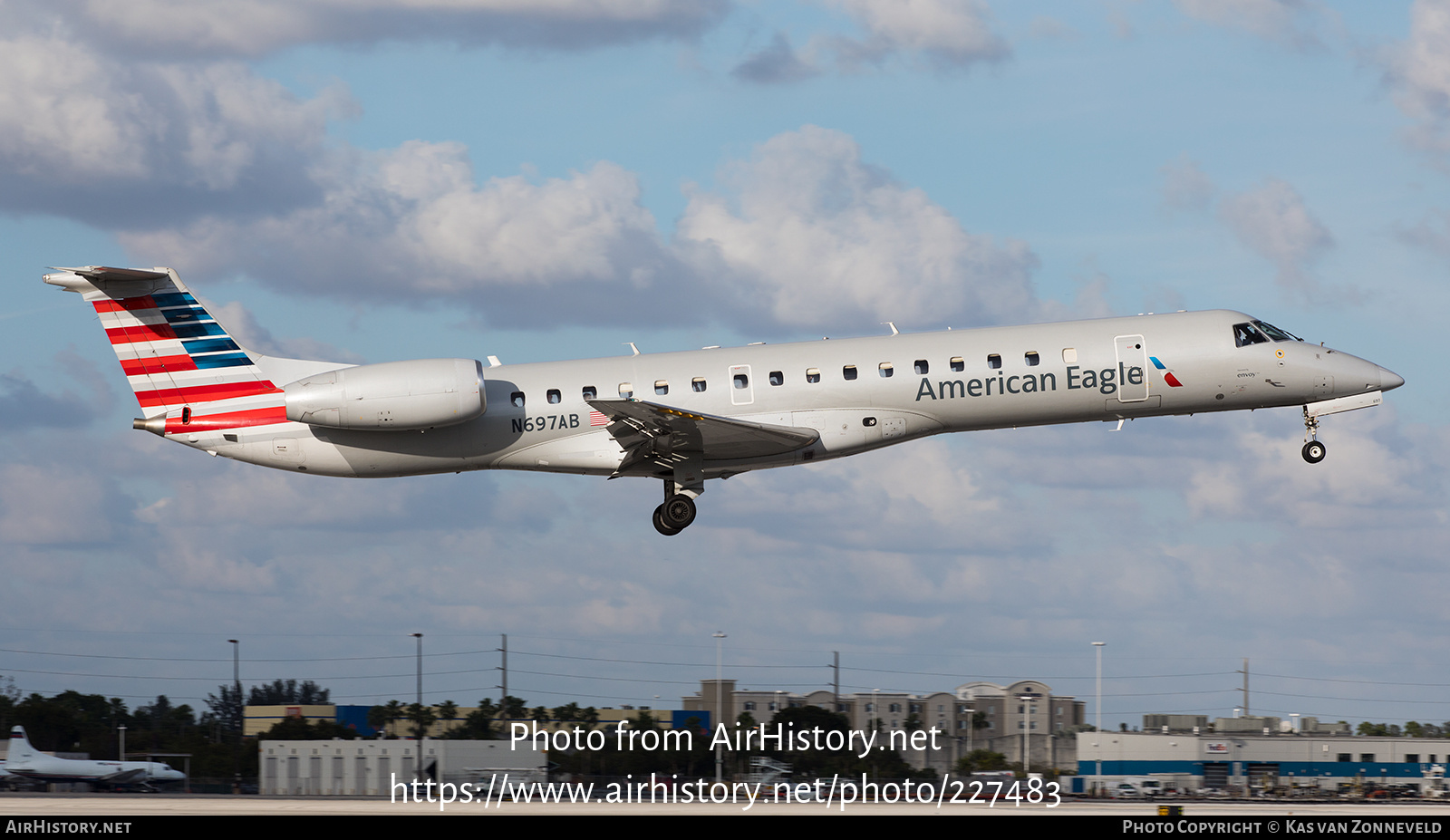 Aircraft Photo of N697AB | Embraer ERJ-145LR (EMB-145LR) | American Eagle | AirHistory.net #227483