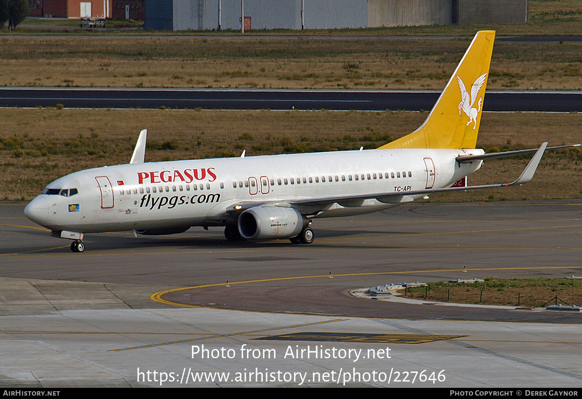 Aircraft Photo of TC-API | Boeing 737-86N | Pegasus Airlines | AirHistory.net #227646