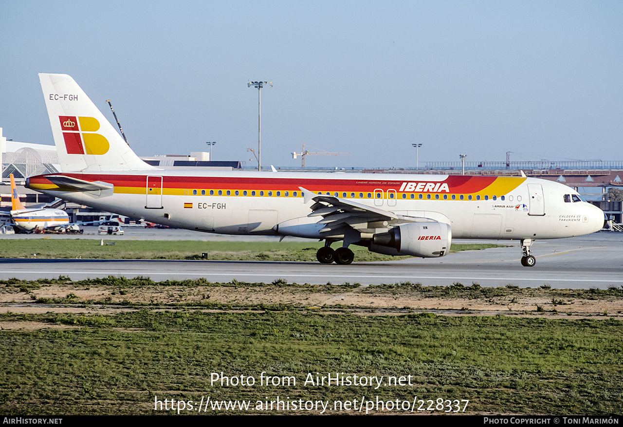 Aircraft Photo of EC-FGH | Airbus A320-211 | Iberia | AirHistory.net #228337