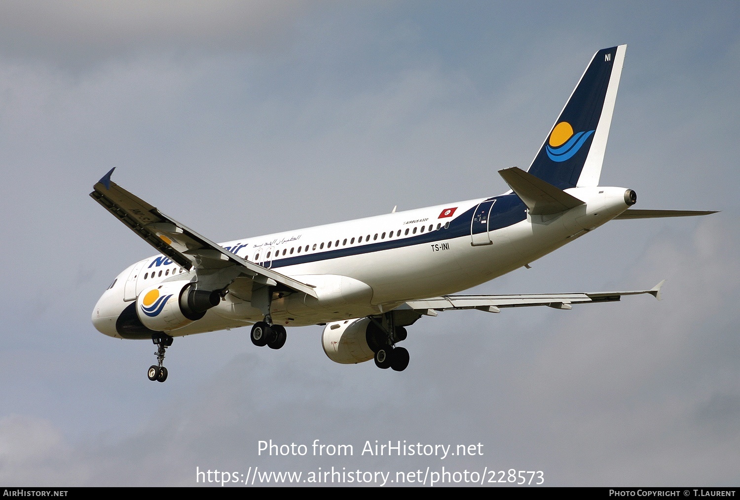 Aircraft Photo of TS-INI | Airbus A320-212 | Nouvelair Tunisie | AirHistory.net #228573