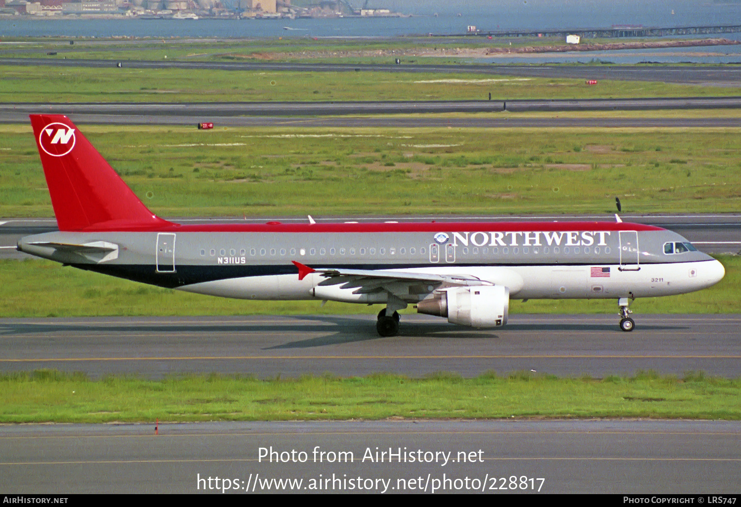 Aircraft Photo of N311US | Airbus A320-211 | Northwest Airlines | AirHistory.net #228817