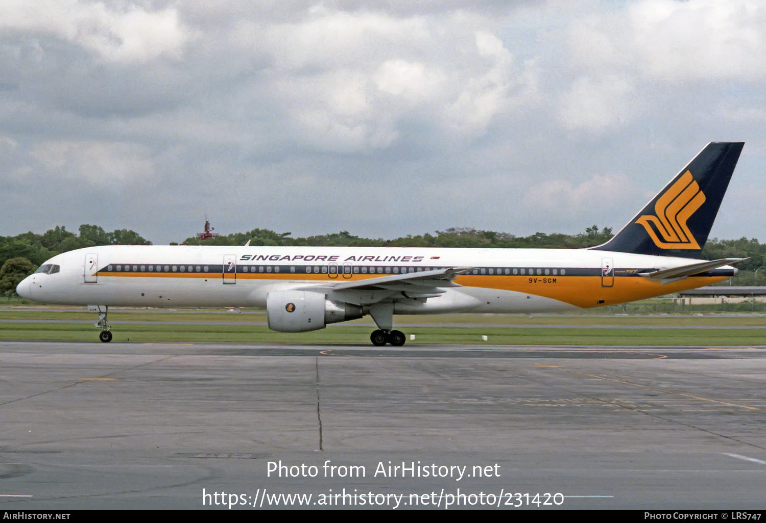 Aircraft Photo of 9V-SGM | Boeing 757-212 | Singapore Airlines | AirHistory.net #231420