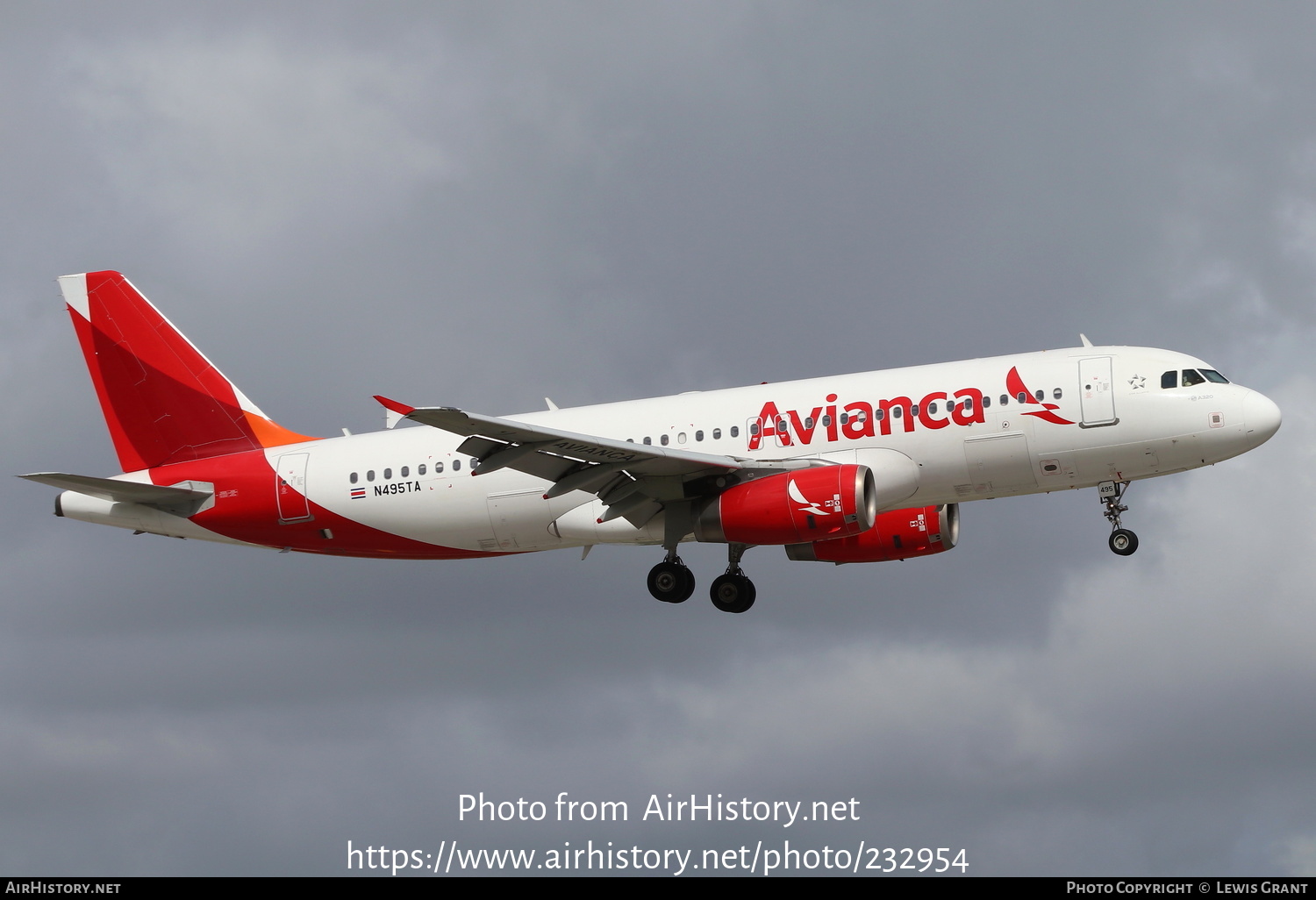 Aircraft Photo of N495TA | Airbus A320-233 | Avianca | AirHistory.net #232954