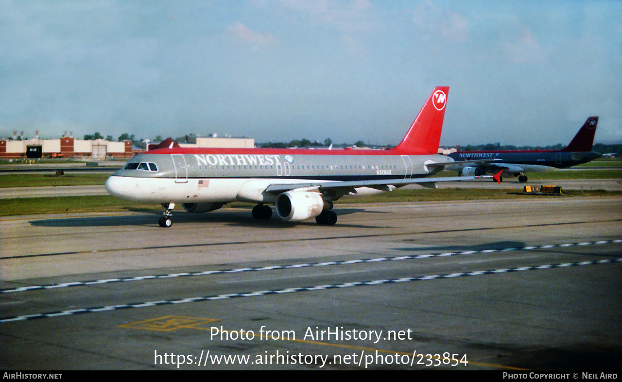 Aircraft Photo of N326US | Airbus A320-211 | Northwest Airlines | AirHistory.net #233854