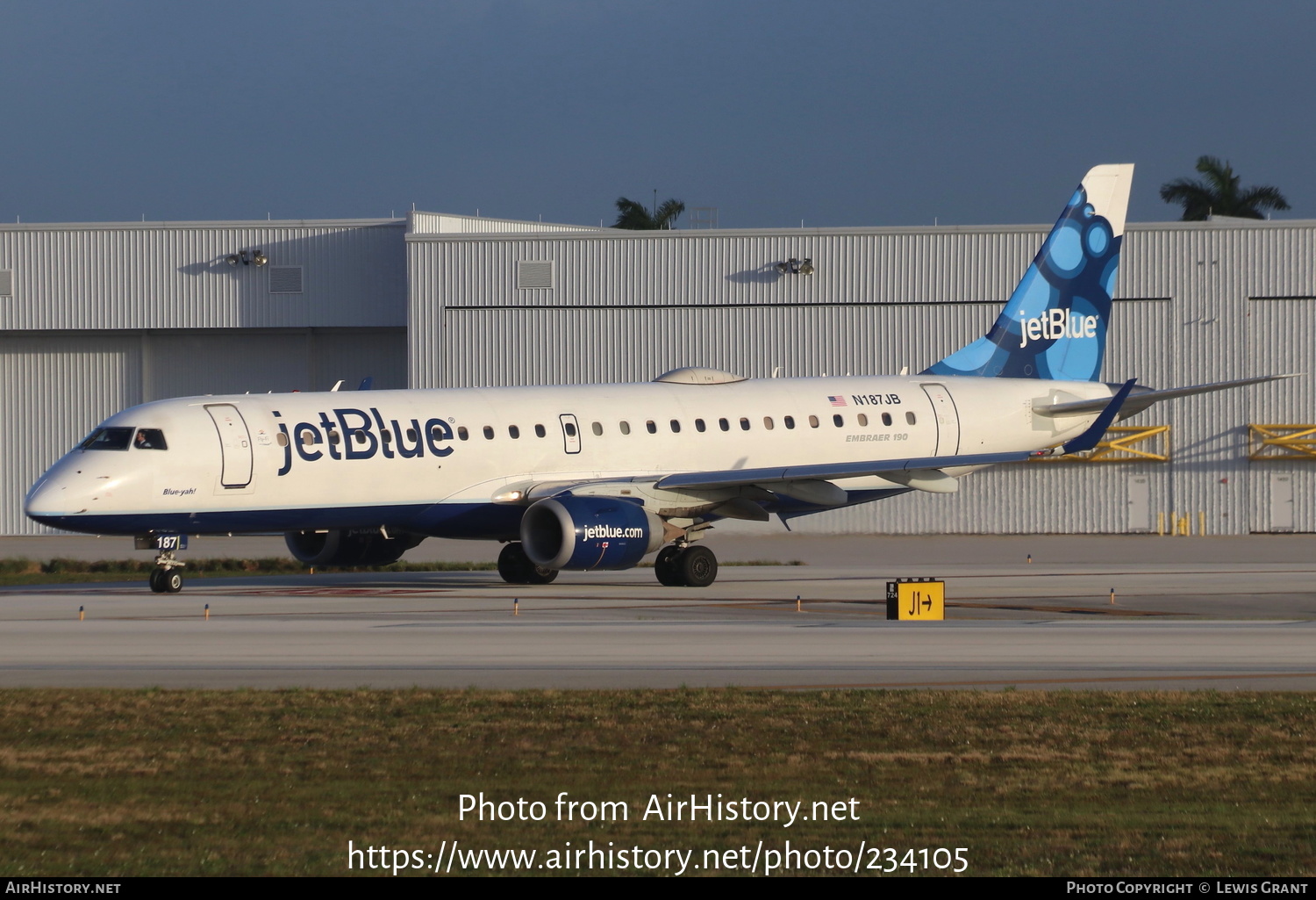 Aircraft Photo of N187JB | Embraer 190AR (ERJ-190-100IGW) | AirHistory.net #234105