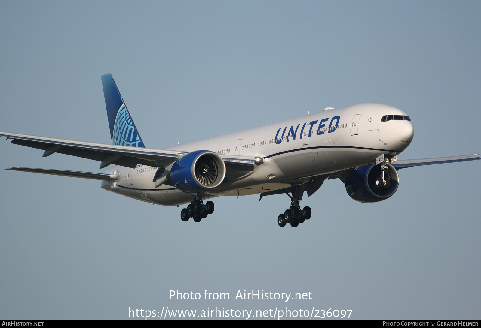 Aircraft Photo of N2352U | Boeing 777-300/ER | United Airlines | AirHistory.net #236097