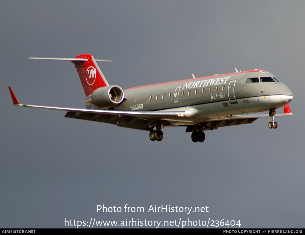 Aircraft Photo of N8505Q | Bombardier CRJ-200LR (CL-600-2B19) | Northwest Jet Airlink | AirHistory.net #236404