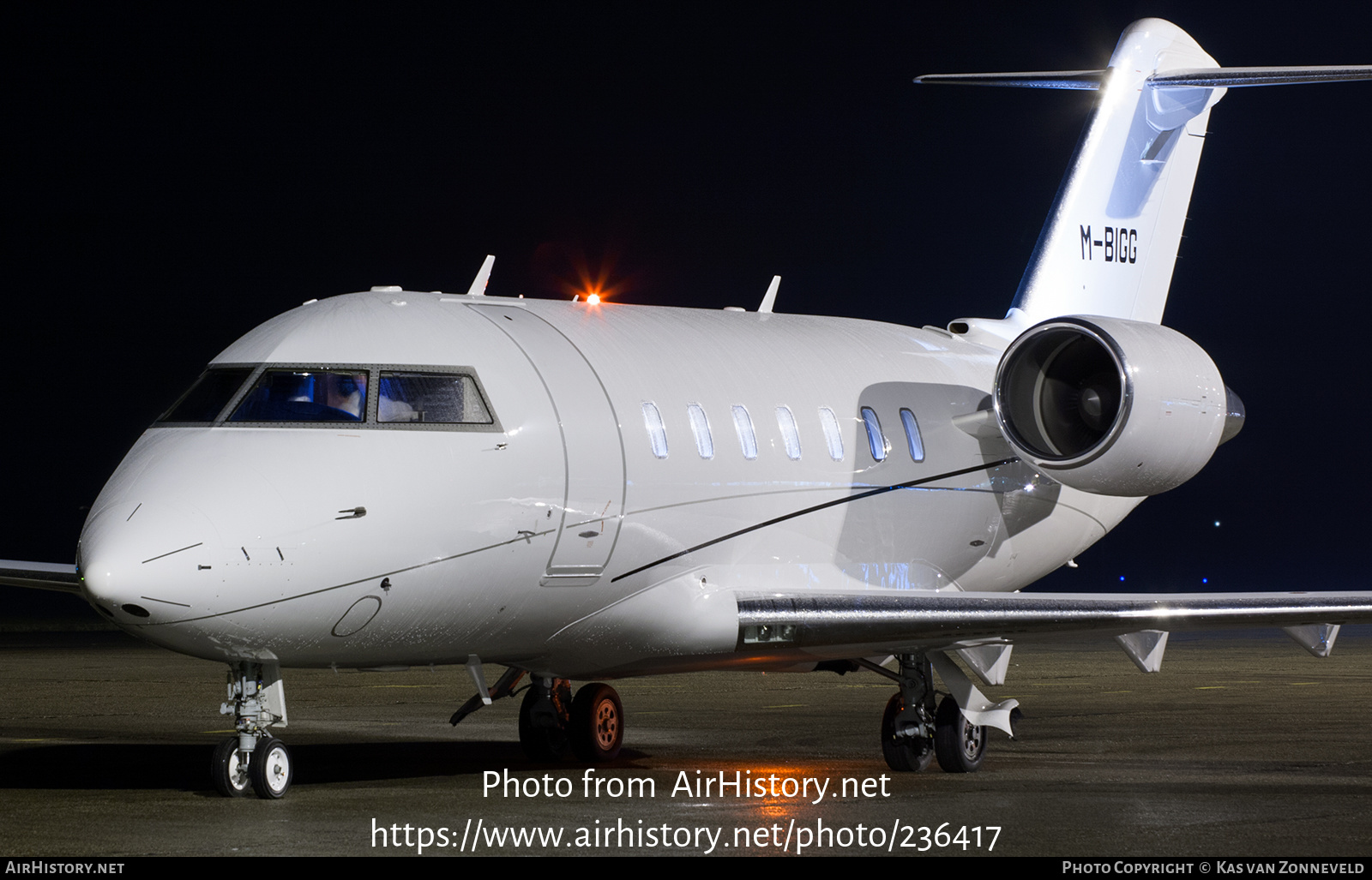 Aircraft Photo of M-BIGG | Bombardier Challenger 605 (CL-600-2B16) | AirHistory.net #236417