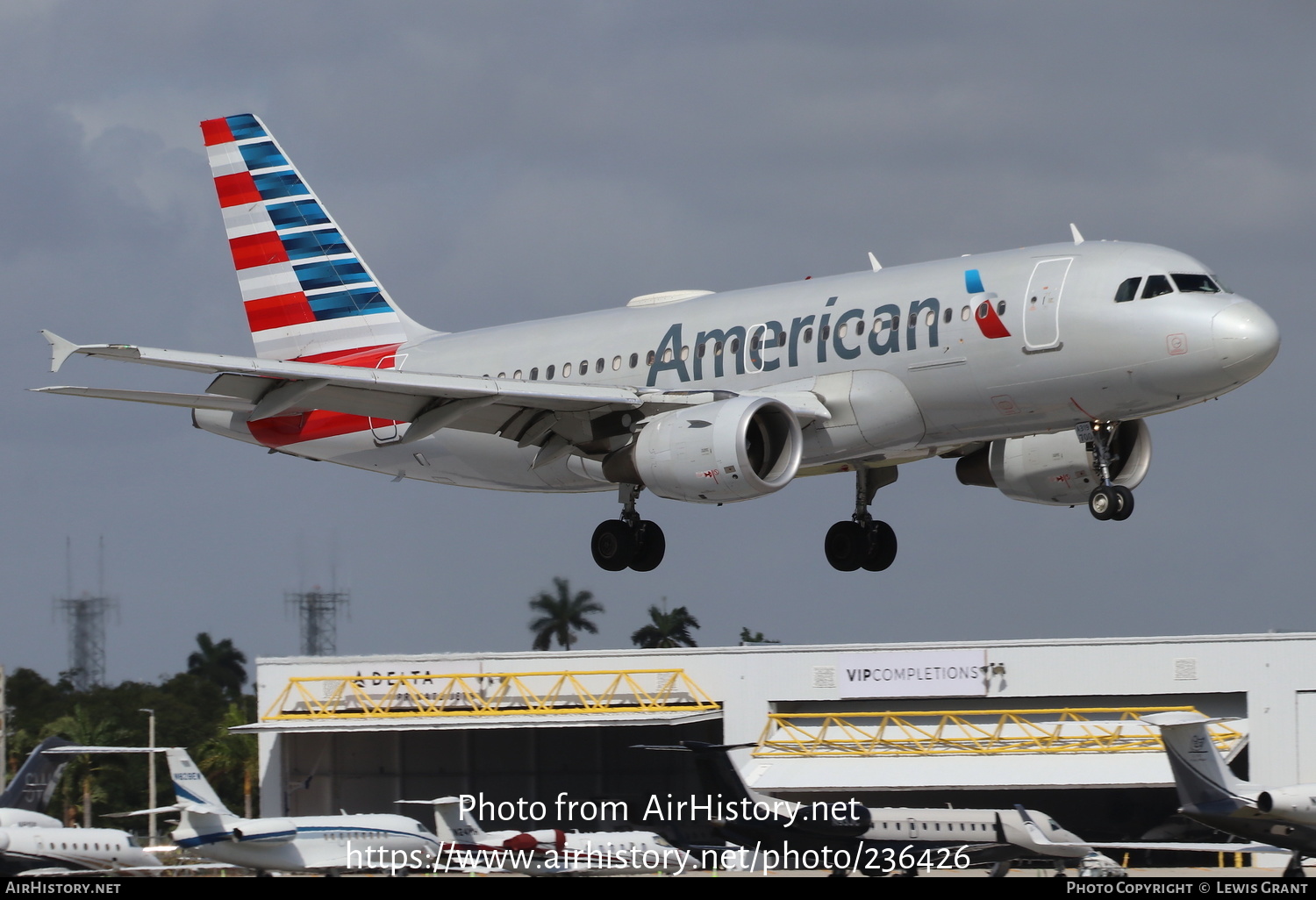 Aircraft Photo of N700UW | Airbus A319-112 | American Airlines | AirHistory.net #236426