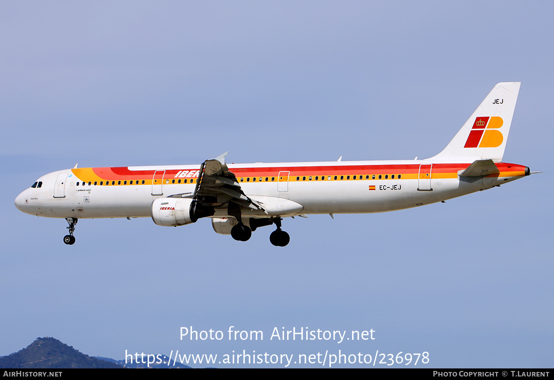 Aircraft Photo of EC-JEJ | Airbus A321-211 | Iberia | AirHistory.net #236978