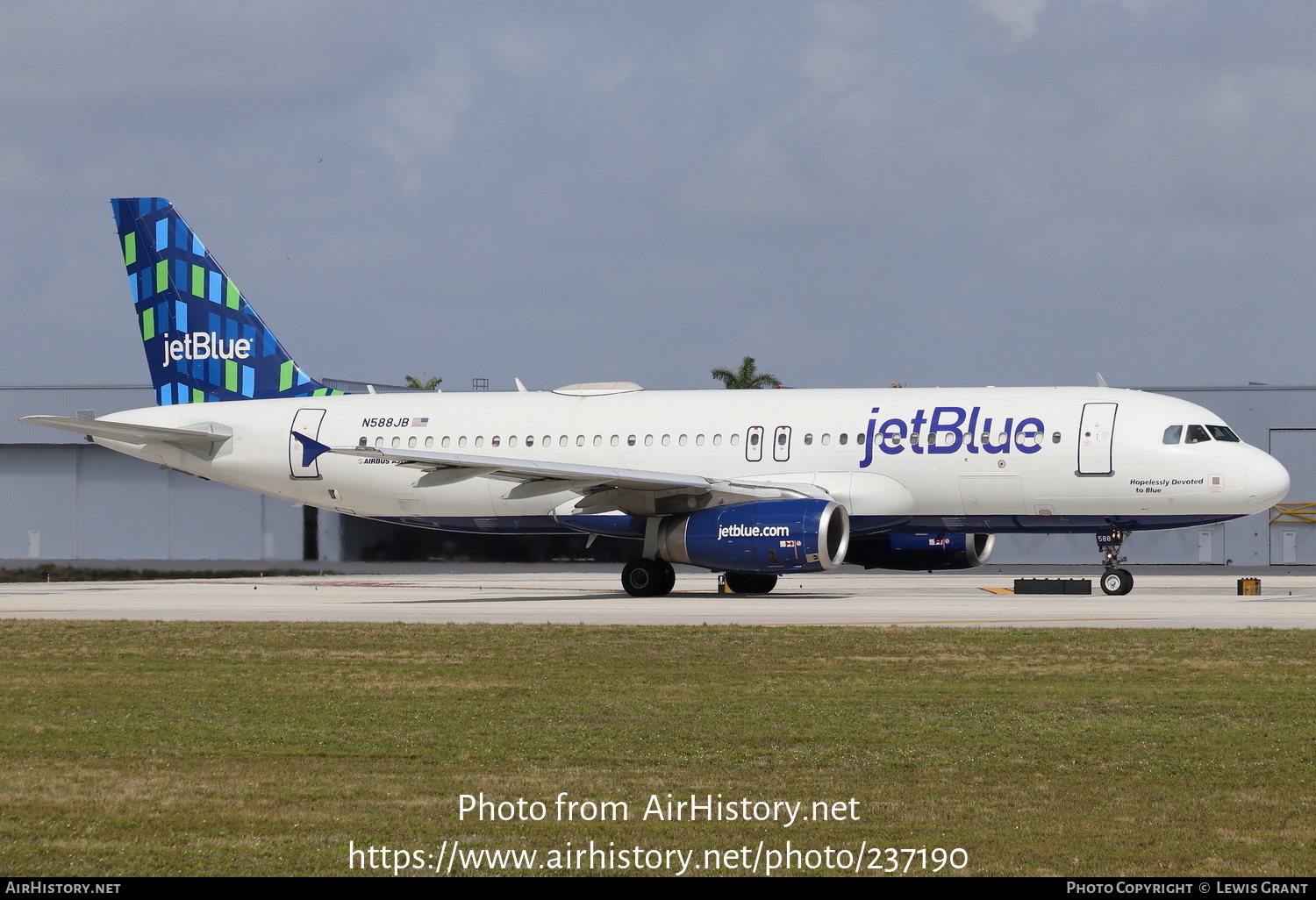 Aircraft Photo of N588JB | Airbus A320-232 | JetBlue Airways | AirHistory.net #237190