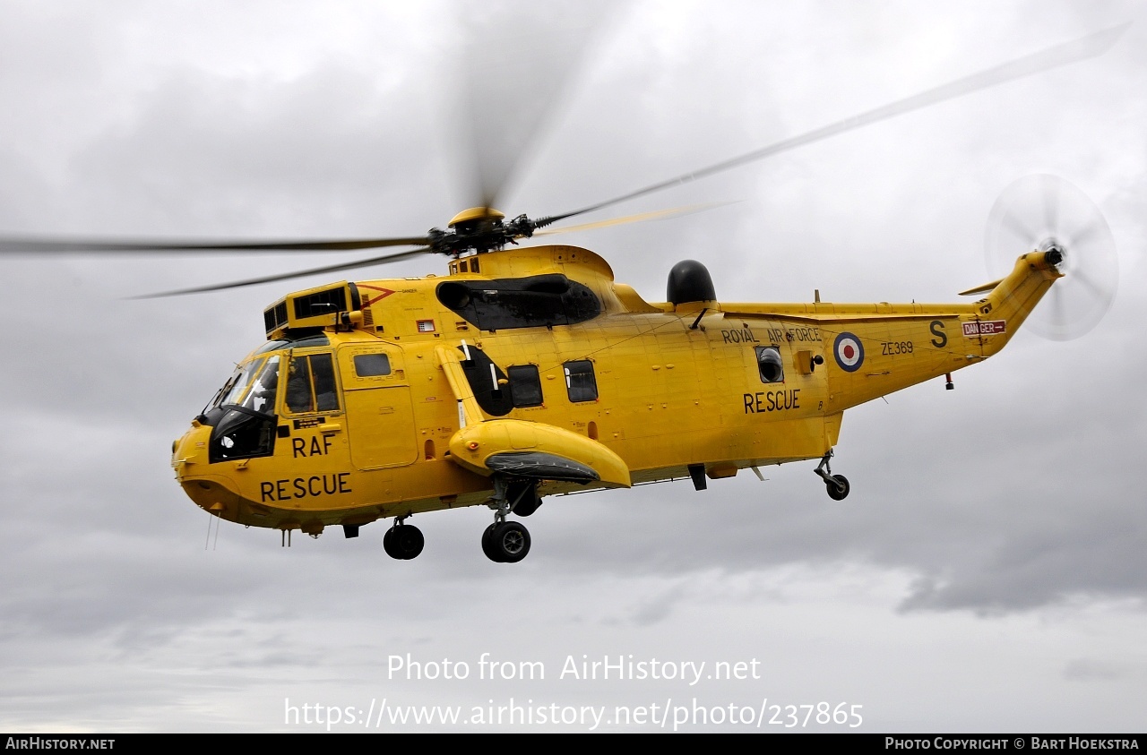 Aircraft Photo of ZE369 | Westland WS-61 Sea King HAR3 | UK - Air Force | AirHistory.net #237865