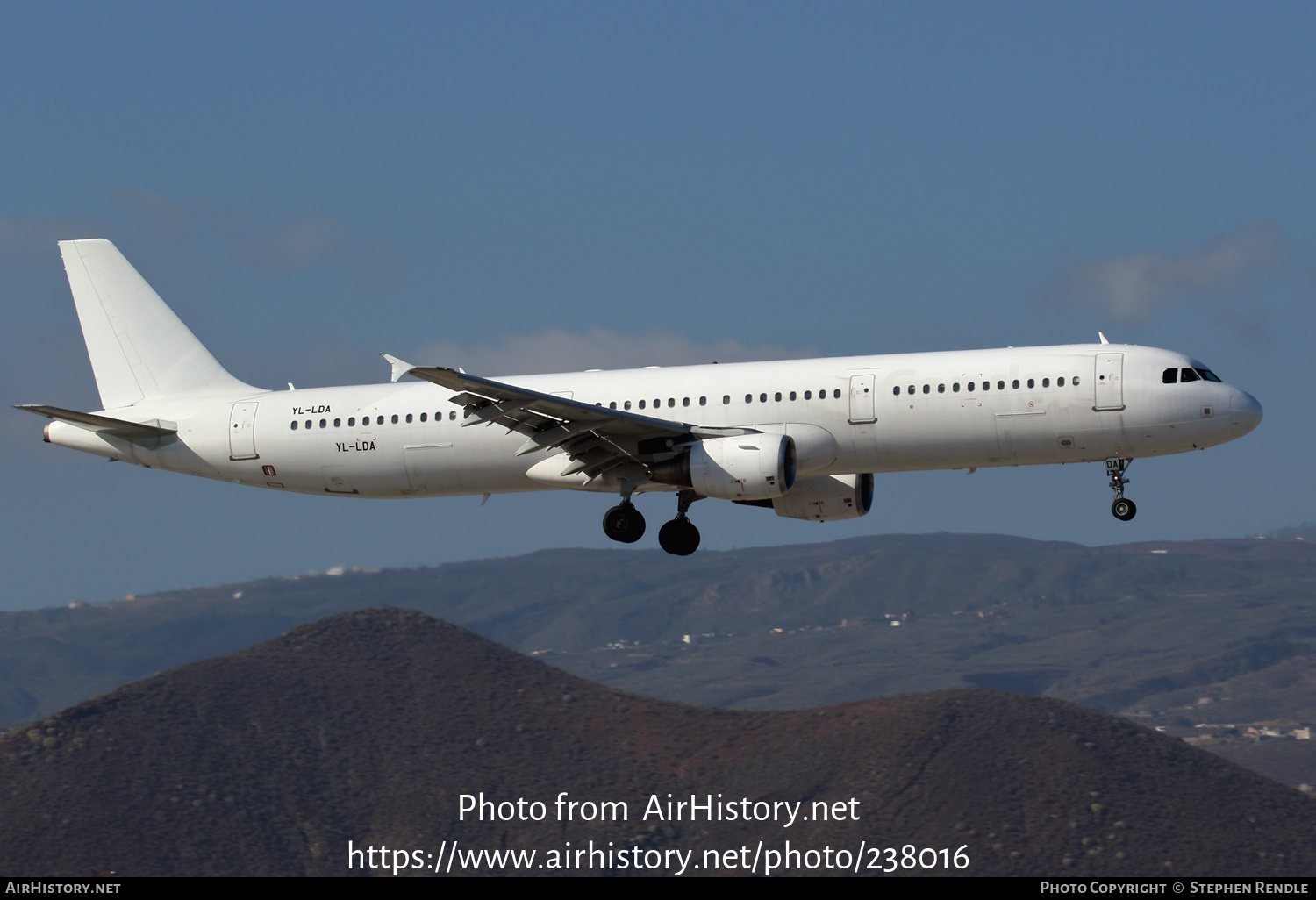 Aircraft Photo of YL-LDA | Airbus A321-211 | AirHistory.net #238016