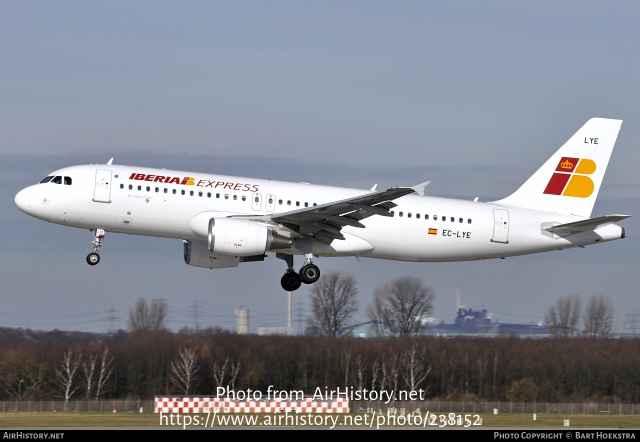 Aircraft Photo of EC-LYE | Airbus A320-216 | Iberia Express | AirHistory.net #238152