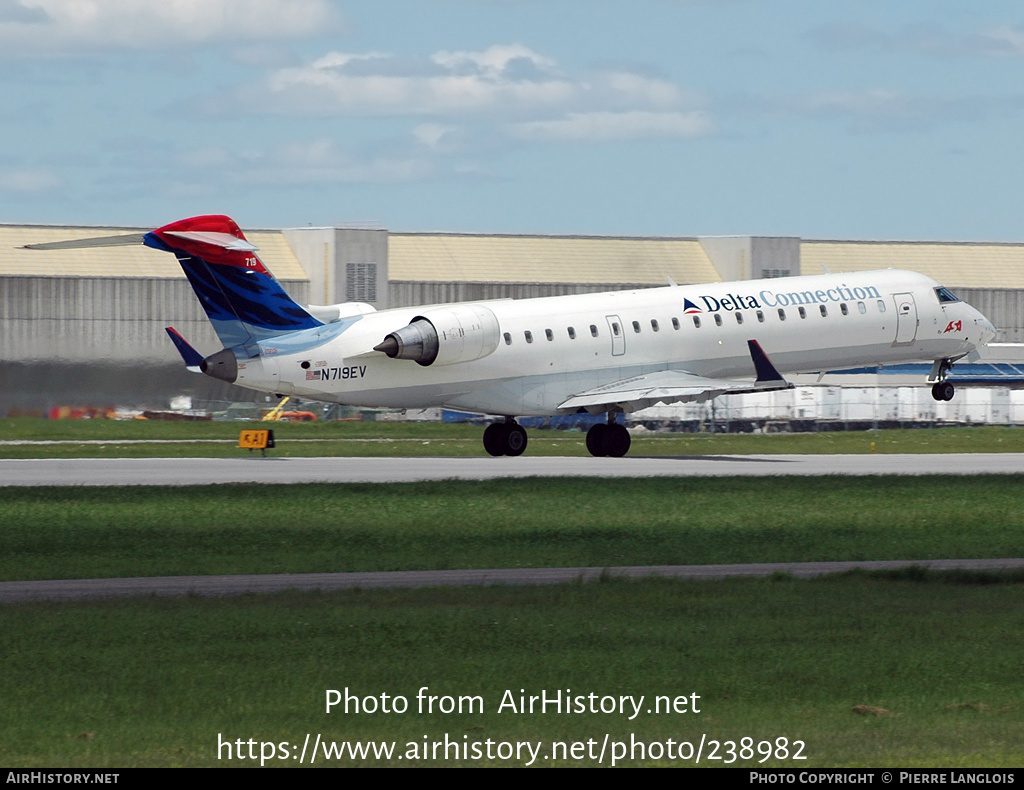 Aircraft Photo of N719EV | Bombardier CRJ-701ER (CL-600-2C10) | Delta Connection | AirHistory.net #238982