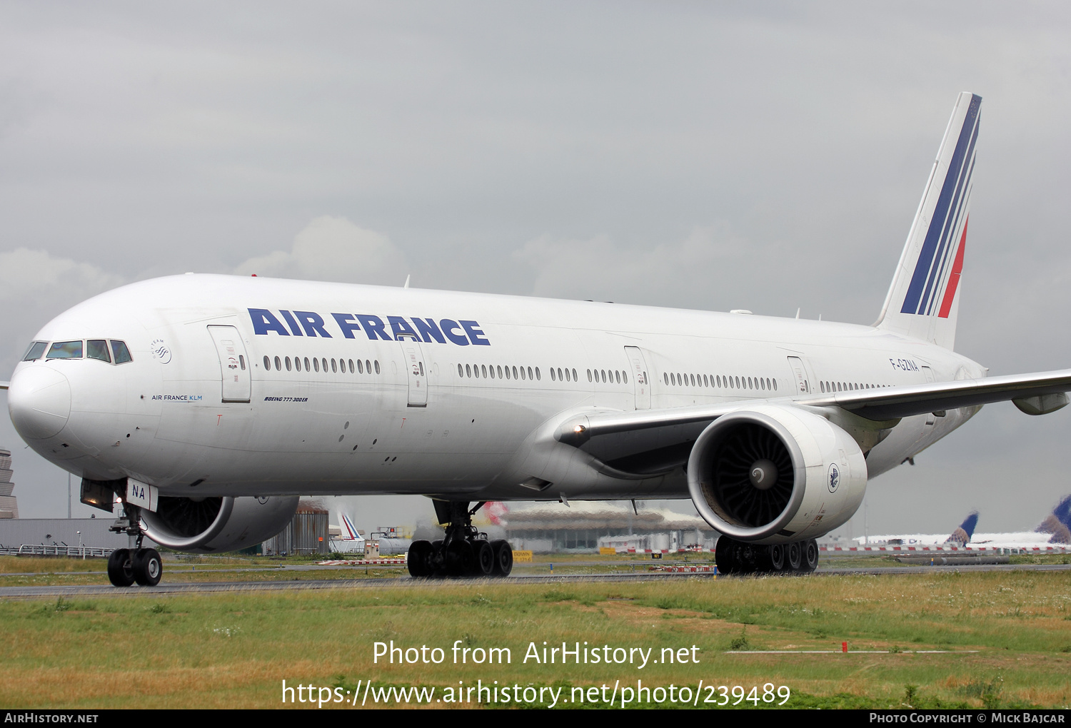 Aircraft Photo of F-GZNA | Boeing 777-328/ER | Air France | AirHistory.net #239489