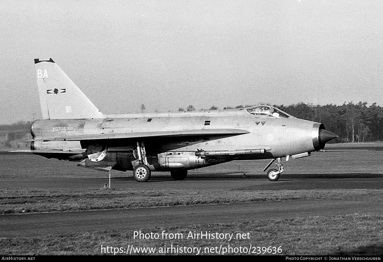 Aircraft Photo of XR725 | English Electric Lightning F6 | UK - Air Force | AirHistory.net #239636