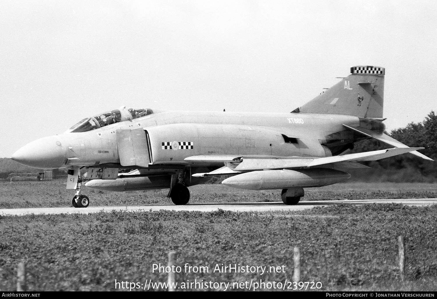 Aircraft Photo of XT860 | McDonnell Douglas F-4K Phantom FG1 | UK - Air Force | AirHistory.net #239720