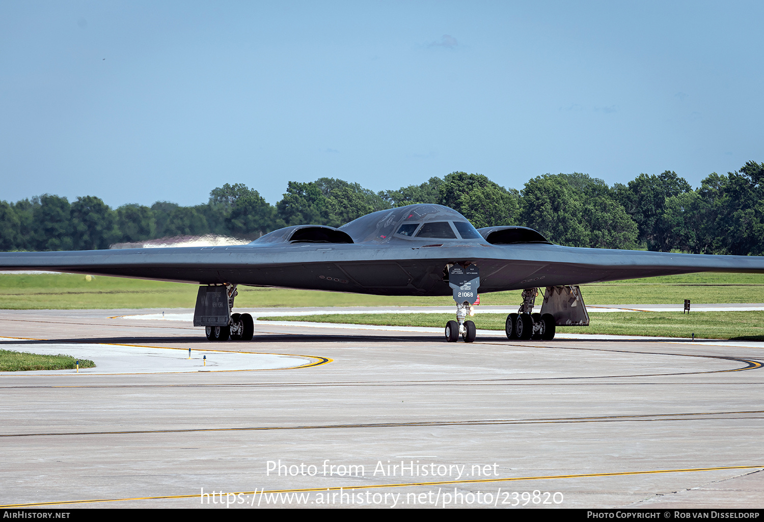 Aircraft Photo of 82-1068 / AF82-1068 | Northrop Grumman B-2A Spirit | USA - Air Force | AirHistory.net #239820