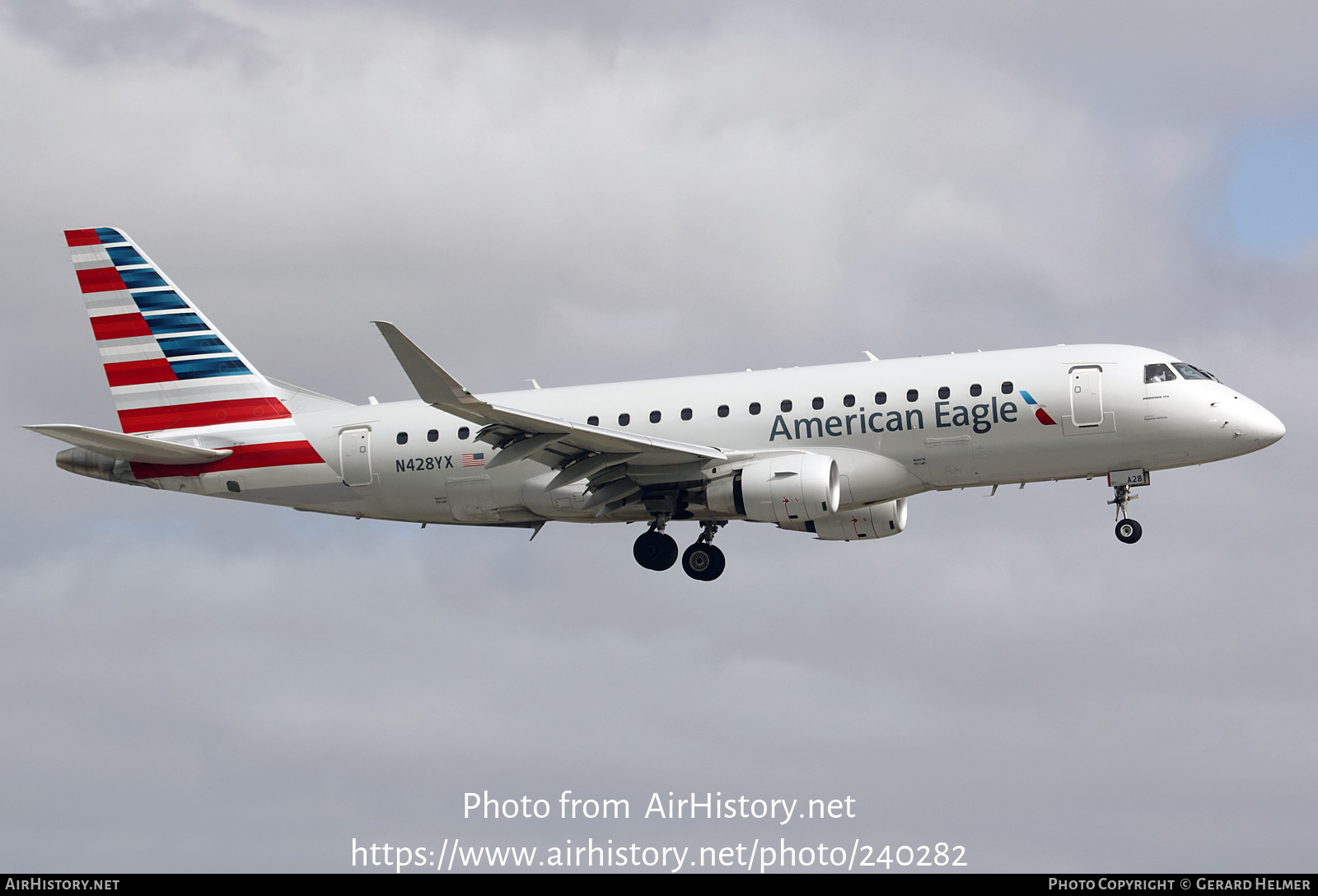 Aircraft Photo of N428YX | Embraer 175LR (ERJ-170-200LR) | American Eagle | AirHistory.net #240282