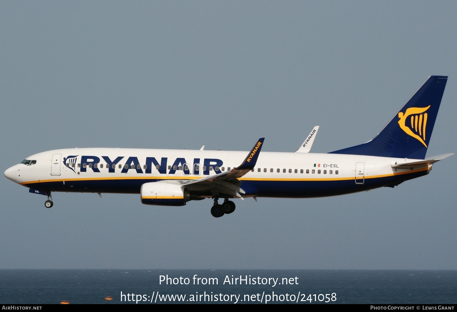 Aircraft Photo of EI-ESL | Boeing 737-8AS | Ryanair | AirHistory.net #241058