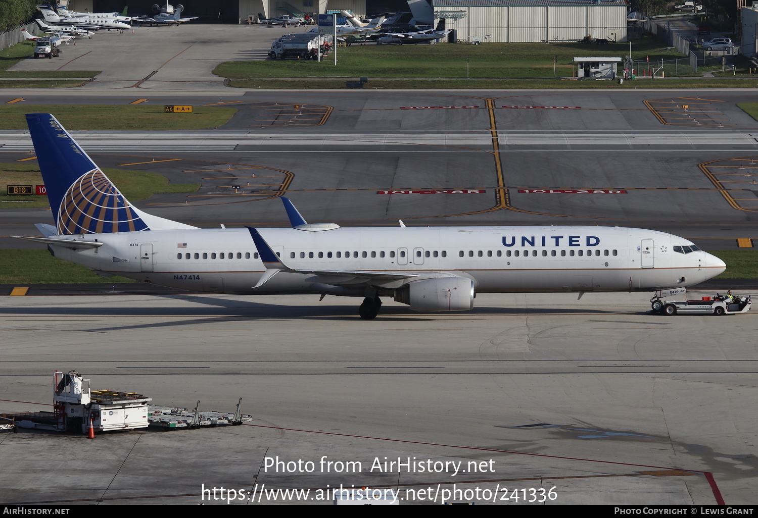 aircraft-photo-of-n47414-boeing-737-924-er-united-airlines